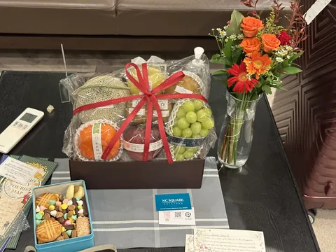 night one in shinjuku and the rental had already set out a whole welcome haul — a fancy wrapped musk melon, grapes, snacks, and a vase of orange roses. somehow the Fruit was the most expensive thing in the apartment.