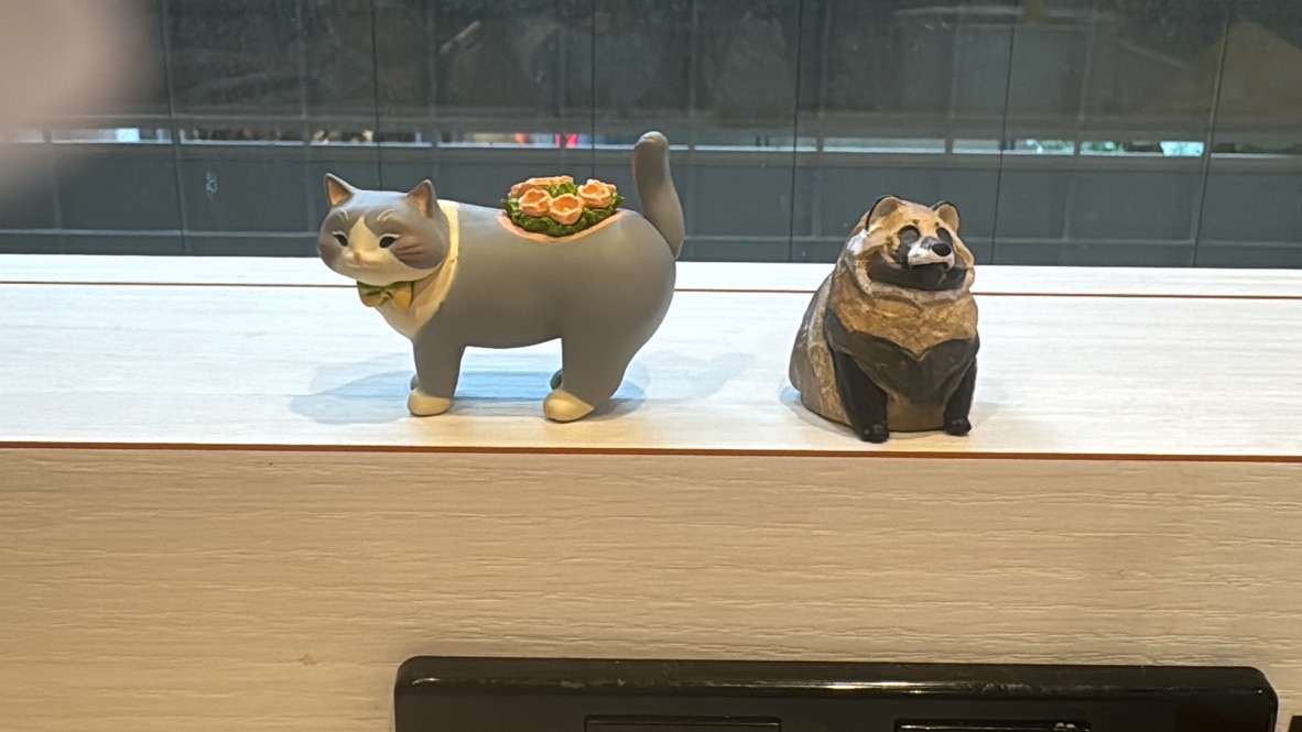 quirky salt and pepper shakers spotted at a restaurant in tokyo - the cat's got sushi on its back