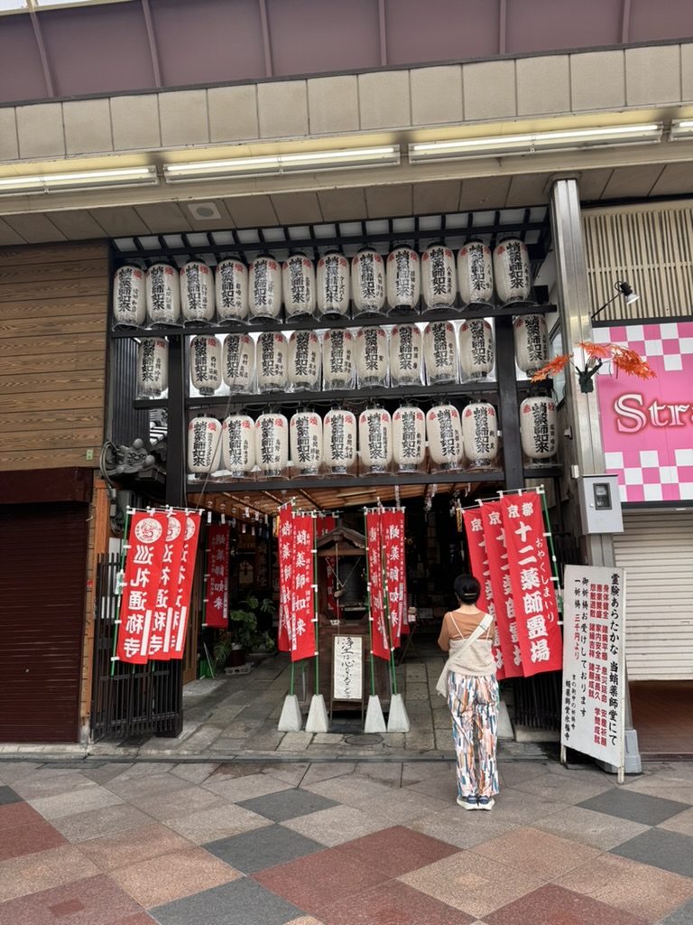 christina caught ashley checking out this tiny shrine tucked between shops in kyoto's downtown. those paper lanterns are EVERYWHERE here.