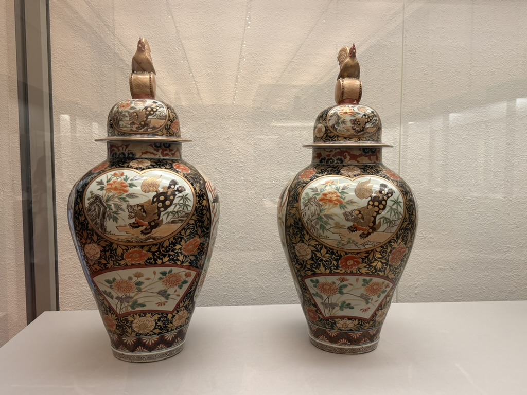 stunning pair of imari porcelain vases at the tokyo national museum - these MASSIVE decorative pieces show off the crazy detail work japan was exporting to europe in the edo period