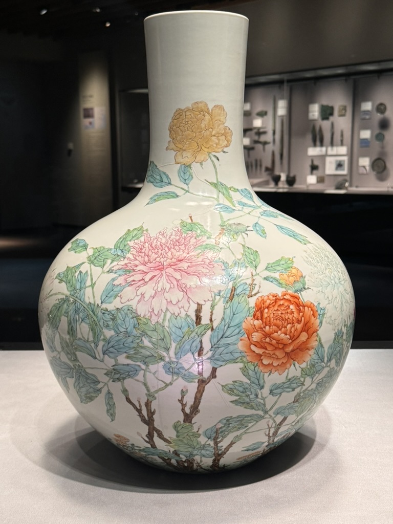 christina found this STUNNING porcelain vase at the tokyo national museum, decorated with traditional japanese chrysanthemums