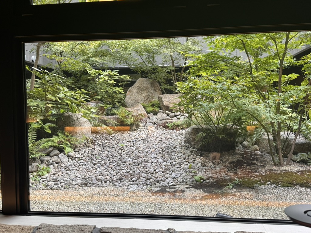 peeking out at a peaceful karesansui garden near honganji temple in kyoto. christina caught this zen moment through the window during our afternoon temple-hopping.