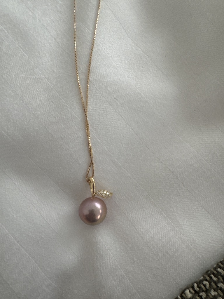 christina's pearl necklace from the GINZA pearl shops - a perfect souvenir from tokyo's luxury district