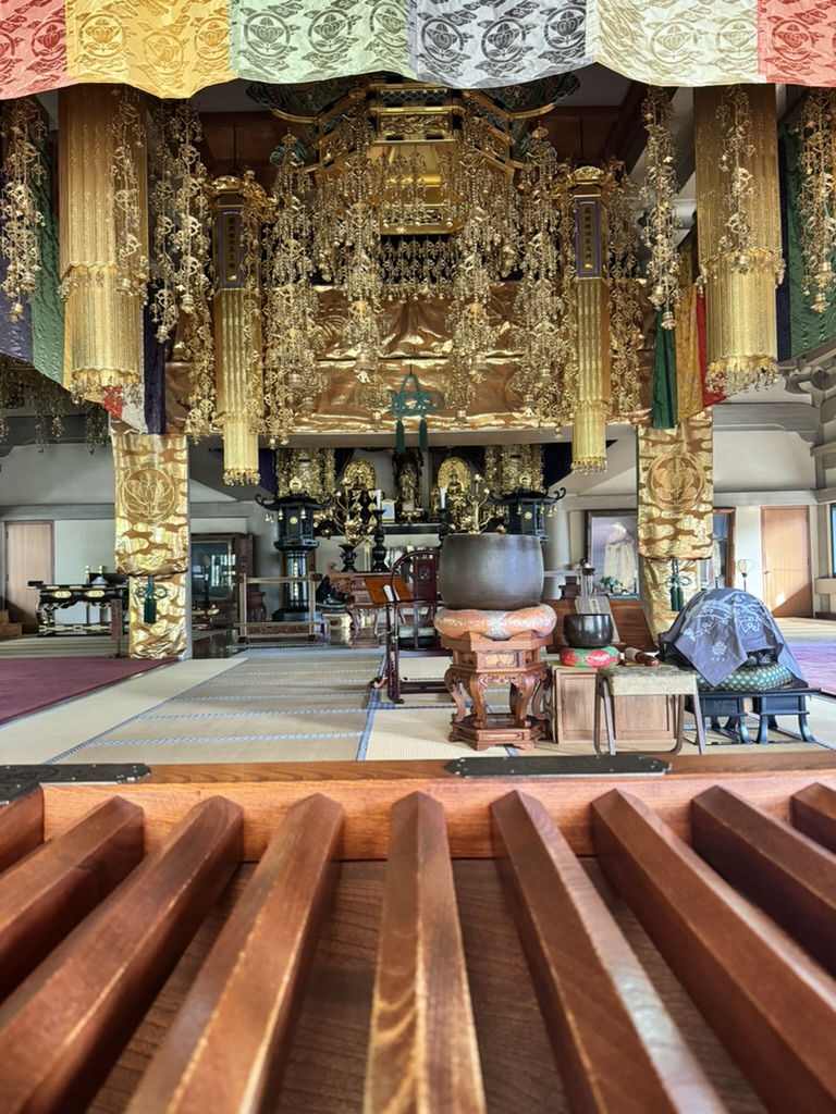 early morning visit to gotokuji temple in setagaya - christina caught this AMAZING angle of the main altar's golden decorations through the wooden offering box slats