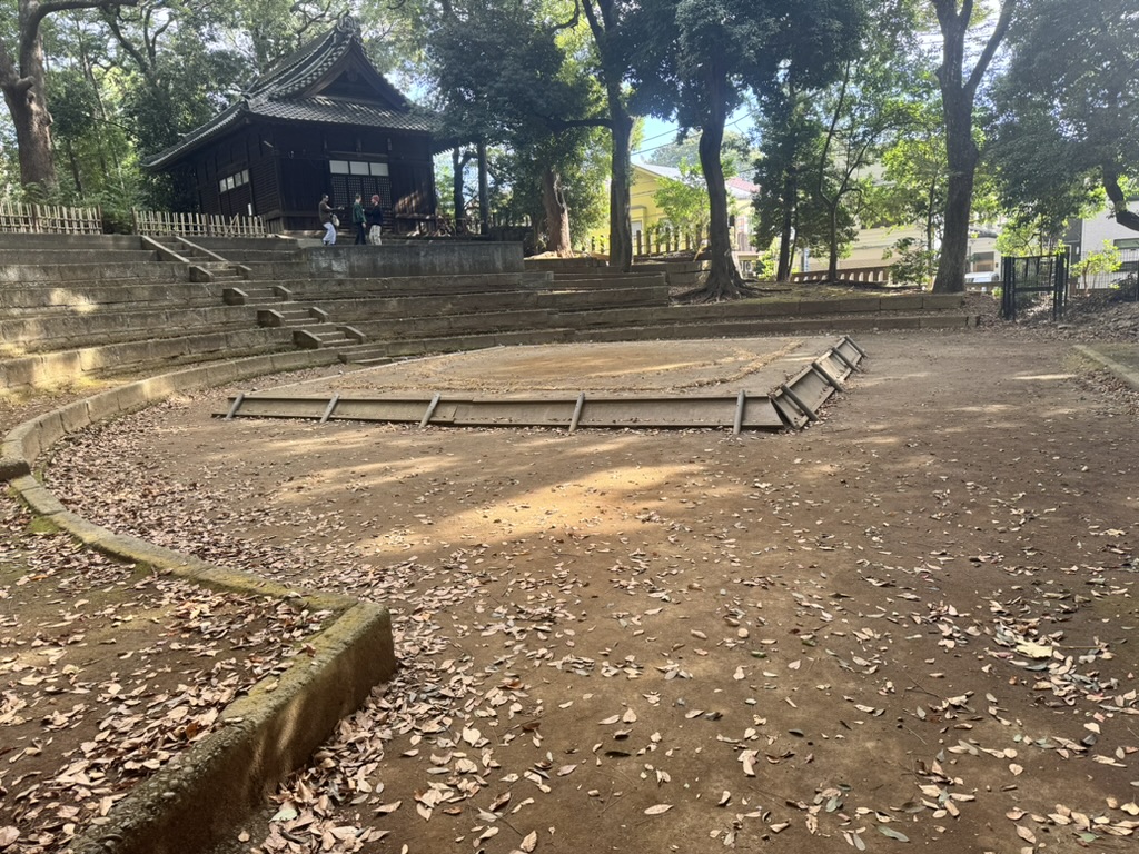 stumbled on this cool old outdoor theater near gotokuji temple - apparently they used to do kabuki performances here back in the day