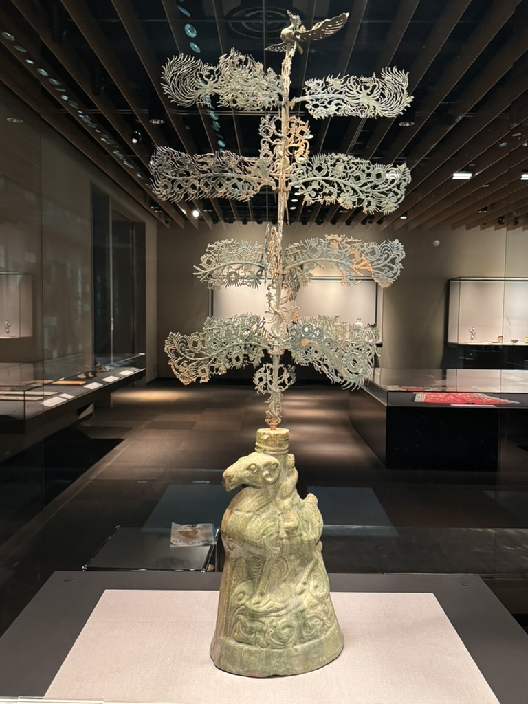 christina found this STUNNING metal tree sculpture at the tokyo national museum - way cooler than the usual temple photos everyone posts