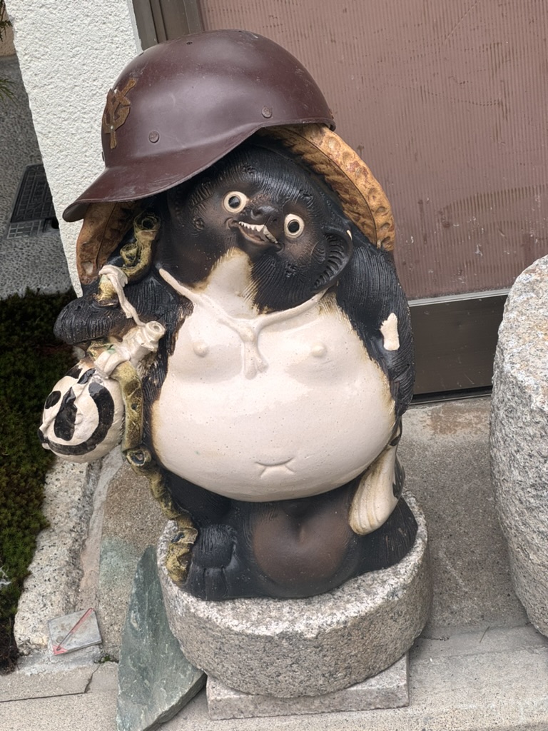 spotted this quirky tanuki statue wearing a construction helmet outside a shop in kyoto's shimogyo ward. these little guys are EVERYWHERE in japan.