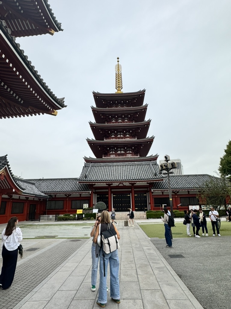 daniel caught christina checking out the MASSIVE five-story pagoda at sensoji, our first stop in asakusa