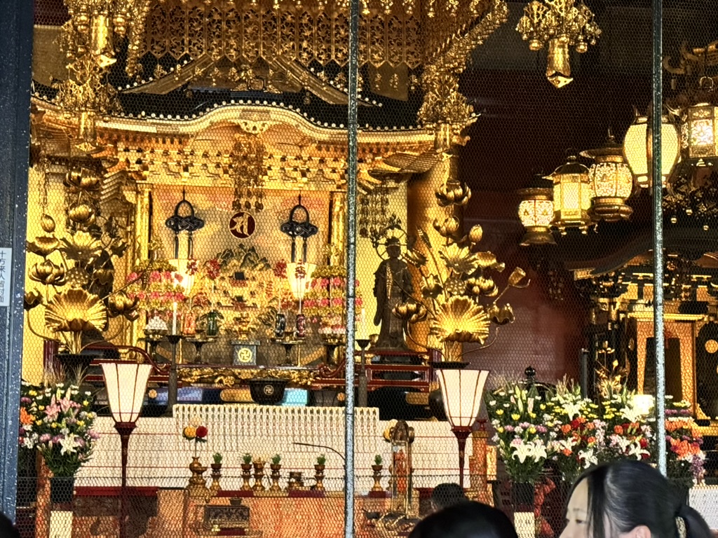 early morning visit to sensoji temple in asakusa - the GOLD interior of the main hall is way more impressive than any photos can show