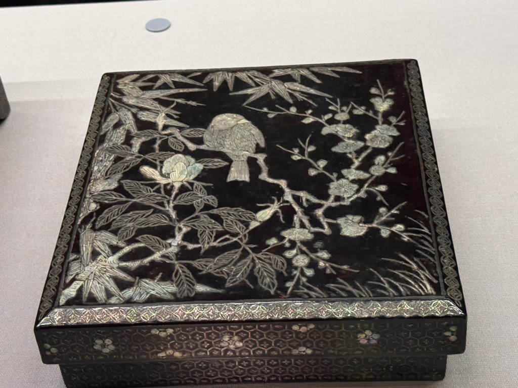 beautiful lacquerware box with mother-of-pearl inlay at the national museum of nature and science - christina's getting REALLY into traditional japanese crafts