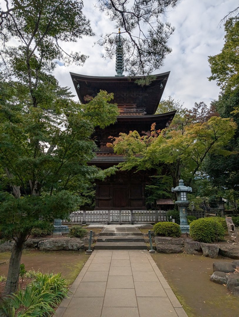 stumbled upon this AMAZING three-story pagoda at gotokuji temple while exploring setagaya with ashley - turns out this is where the lucky cat statue originated