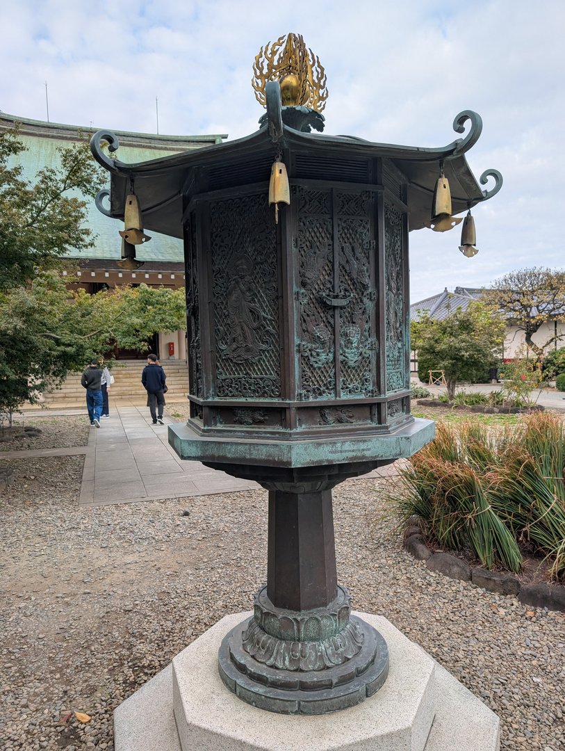 stumbled across this EPIC temple lantern at gotokuji temple - chuck's getting pretty good with these artsy shots