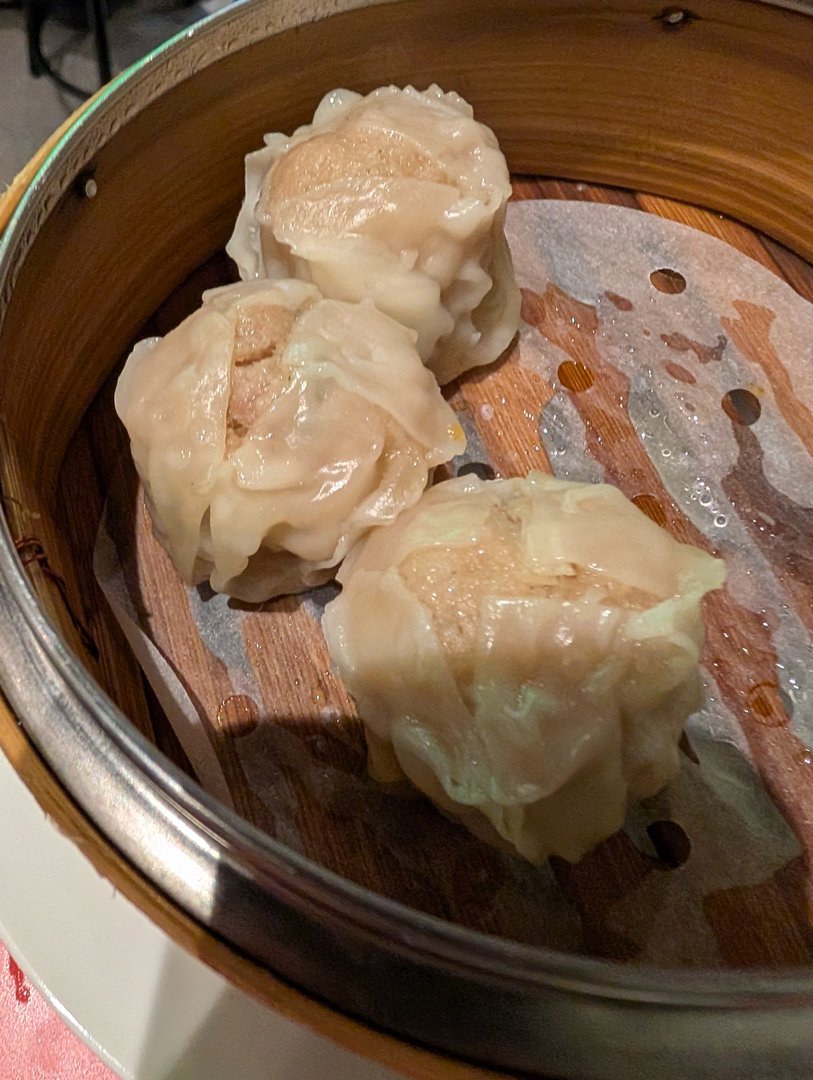 late night shumai at a tiny dim sum spot in shinjuku - chuck and ashley's first taste of japanese-style chinese food