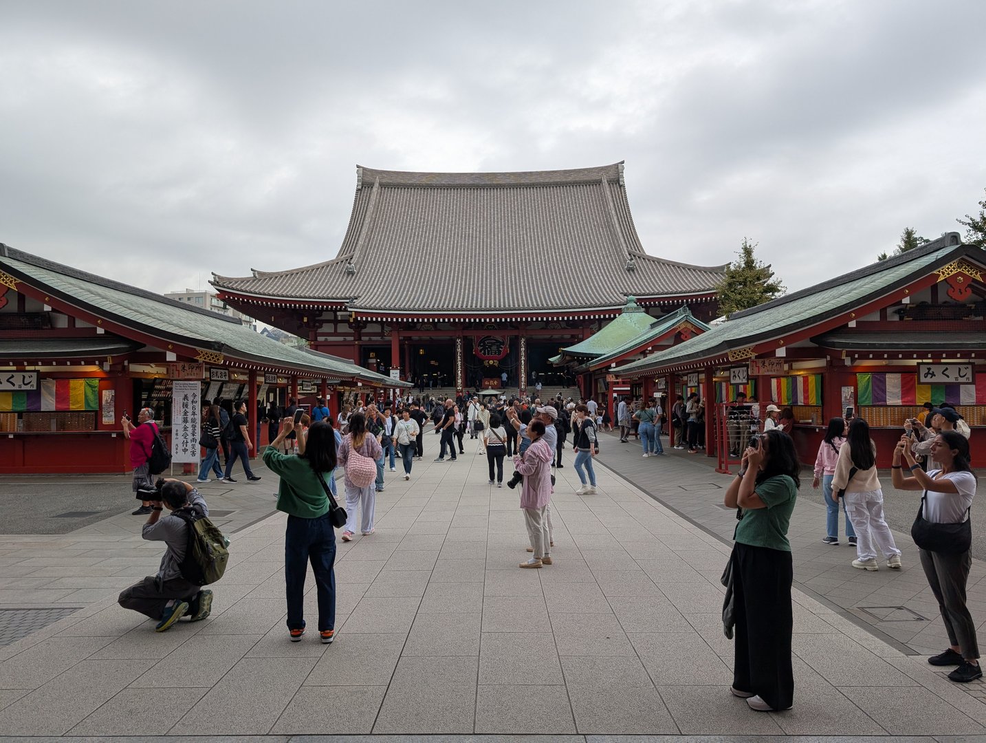 early morning crowd at sensoji temple - chuck managed to get this shot before the real tourist rush hit