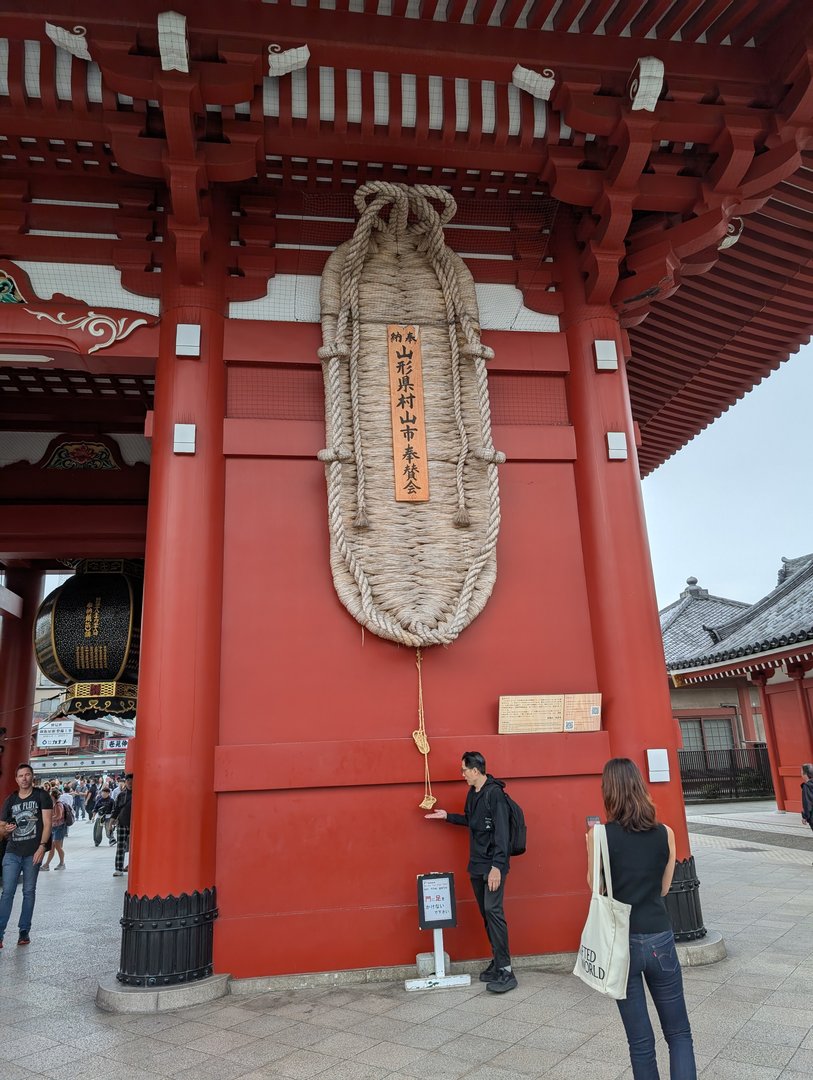 daniel and christina checking out the MASSIVE straw sandal at sensoji's kaminarimon gate. apparently it's for good luck, but mostly it's just really cool to see in person.