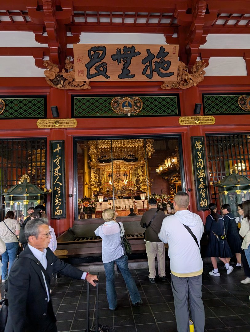 early morning crowd gathering at the ICONIC sensō-ji temple main hall - chuck caught this shot while ashley was reading up on the temple's history