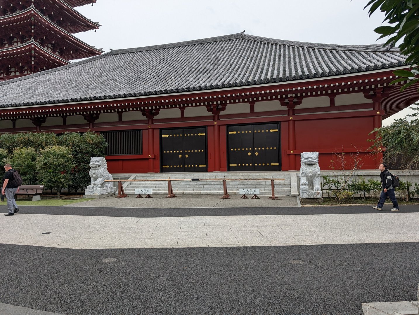 chuck and daniel passing by the MASSIVE doors at sensoji temple in asakusa. those guardian lions mean business.