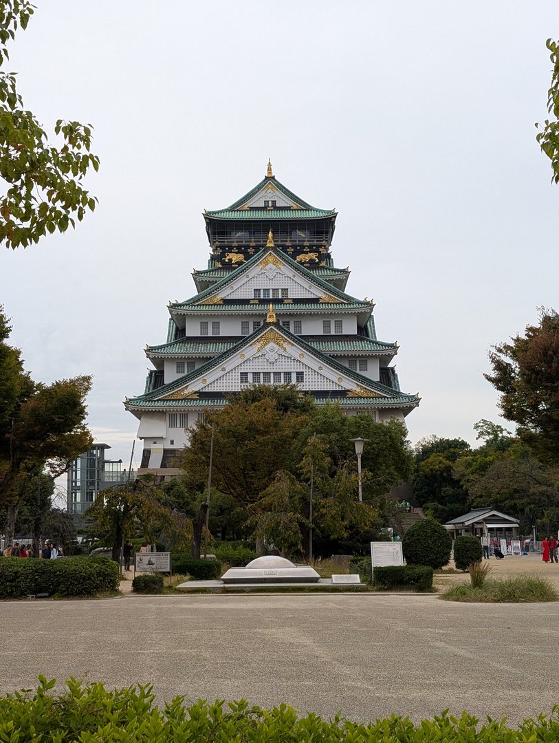 early morning at osaka castle - chuck managed to get this shot before the crowds got too wild. daniel and christina were still sleeping back at the house