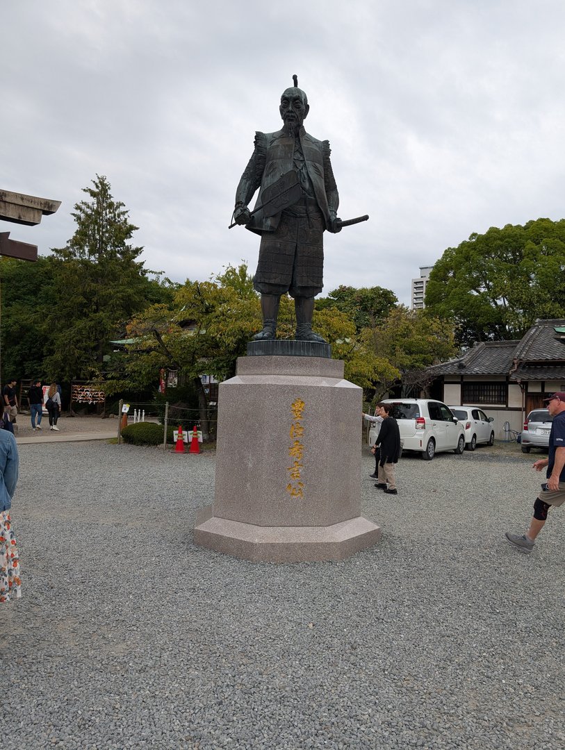 chuck caught this imposing statue of toyotomi hideyoshi at osaka castle park - the dude literally unified japan in the 1500s