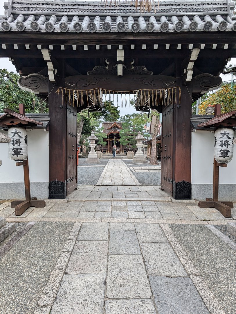 chuck caught this perfect shot of the entrance to daishogun hachi shrine in kyoto - those paper lanterns say "daishogun" in kanji