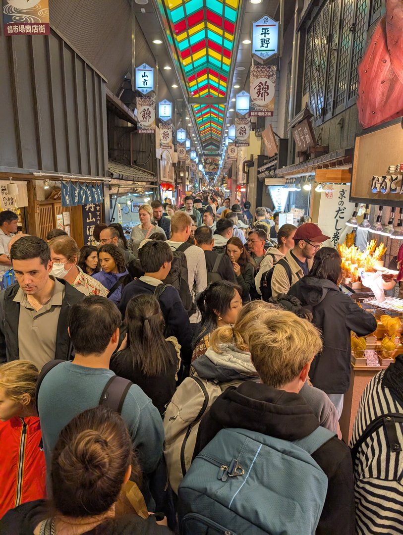 chuck braved the PACKED nishiki market crowds to snap this shot of what locals call "kyoto's kitchen" - turns out everyone else had the same idea for lunch