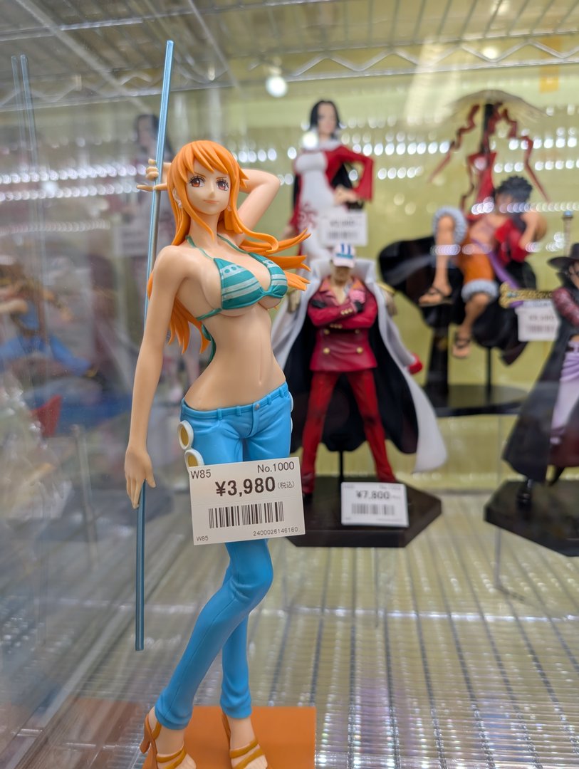 chuck spotted this nami figure at a shop in AKIHABARA - looks like one piece merch is way cheaper here than back home