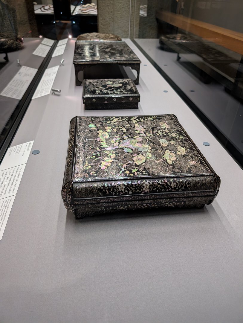 chuck caught this stunning mother-of-pearl inlay box at the tokyo national museum. these INCREDIBLE lacquerware pieces show off the kind of craftsmanship that makes japanese art so special.