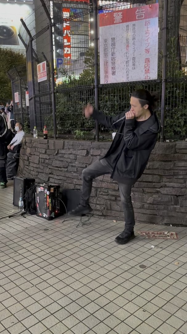 stumbled on this street performer in shibuya doing some intense beatboxing - way more common to see this kind of thing in tokyo than i expected