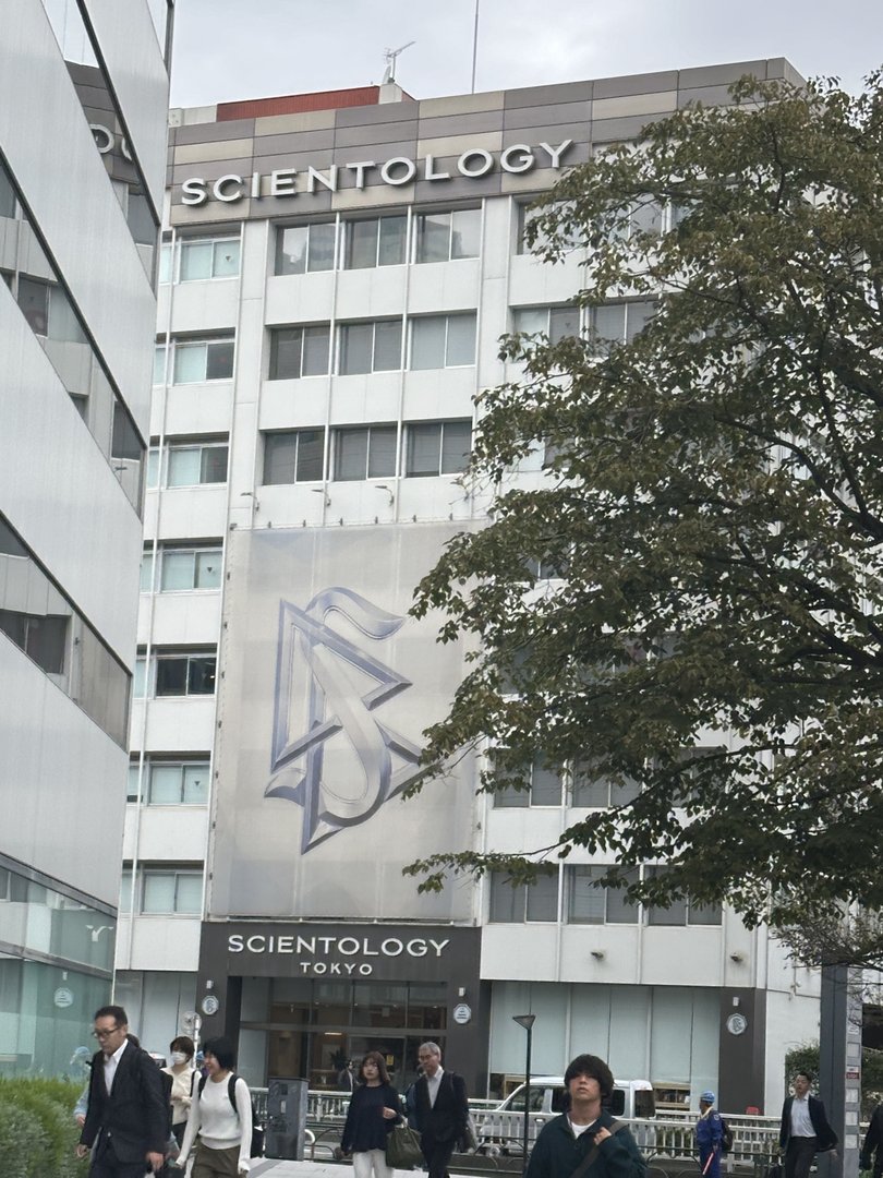 dan stumbled across this WILD find in shinjuku - apparently scientology made it to japan too