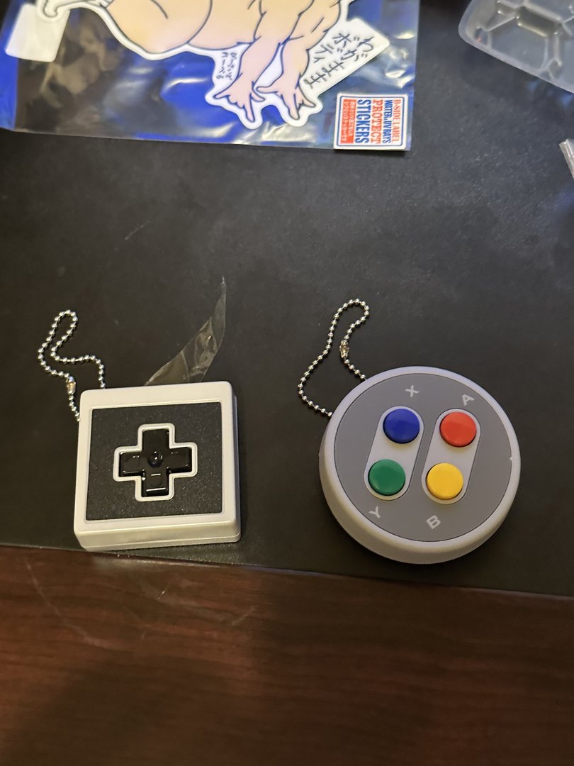 picked up these SWEET nintendo controller keychains at super potato in akihabara. dan's gonna be so jealous when he sees my snes one.