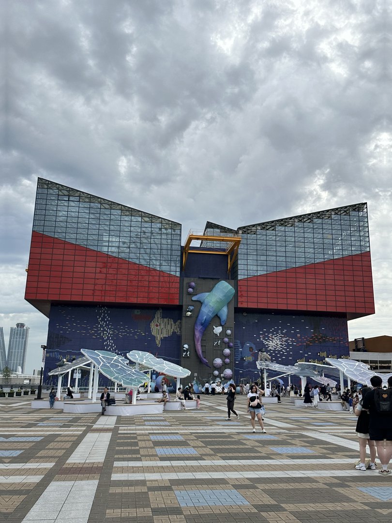 the MASSIVE osaka aquarium kaiyukan on a moody afternoon - way more impressive than any aquarium back home