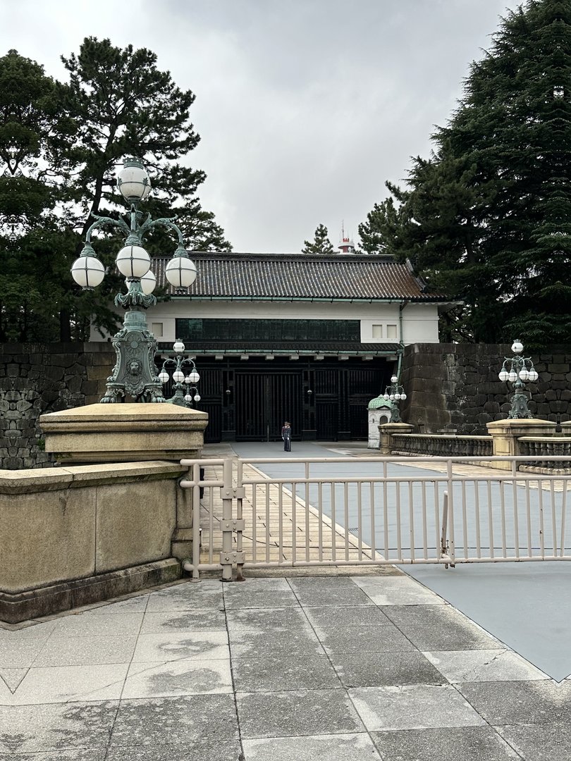 quick stop at one of the imperial palace gates on our way to explore chiyoda. those ornate lamp posts are WAY cooler than i expected.