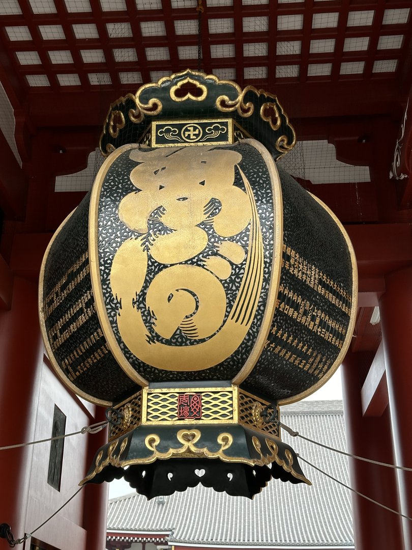 dan caught this MASSIVE chochin lantern at sensoji temple's kaminarimon gate - these things are WAY bigger in person than you'd expect