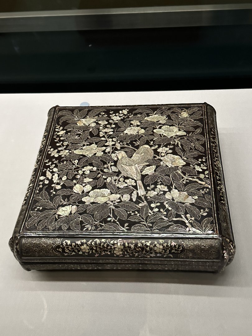 checking out this STUNNING mother-of-pearl inlay box at the tokyo national museum - dan's becoming a total japanese art nerd