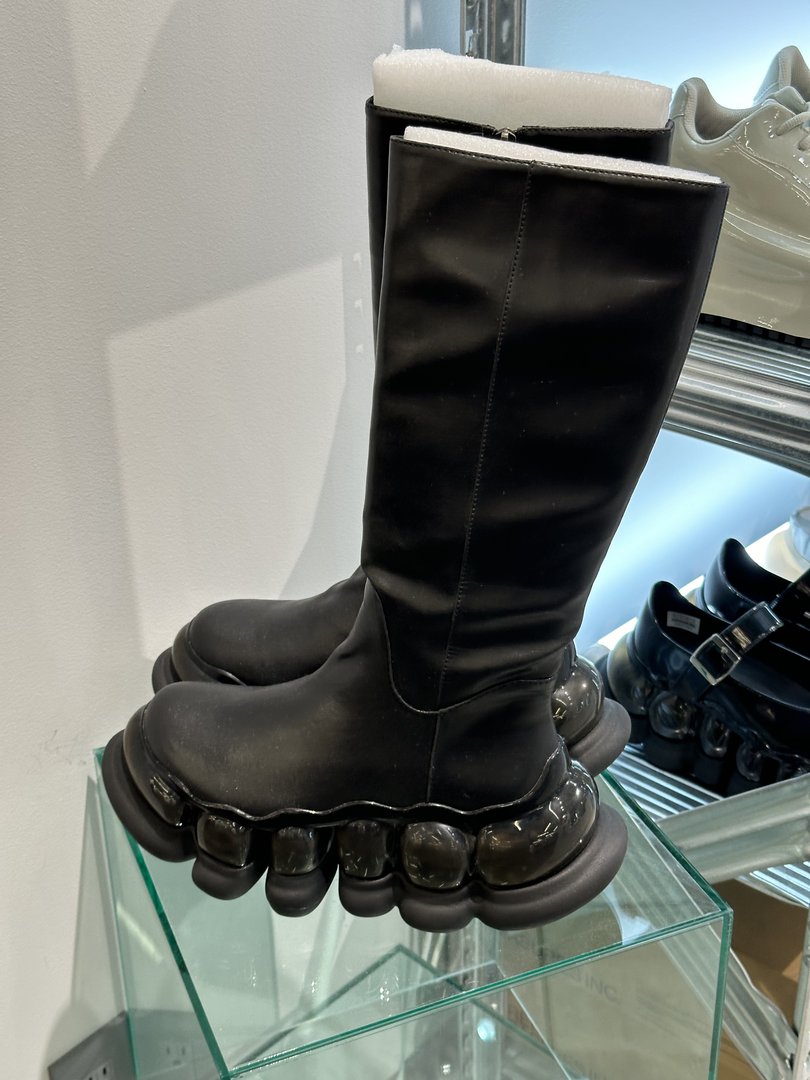 spotted these WILD platform boots at a shop in shibuya - giving major harajuku fashion vibes