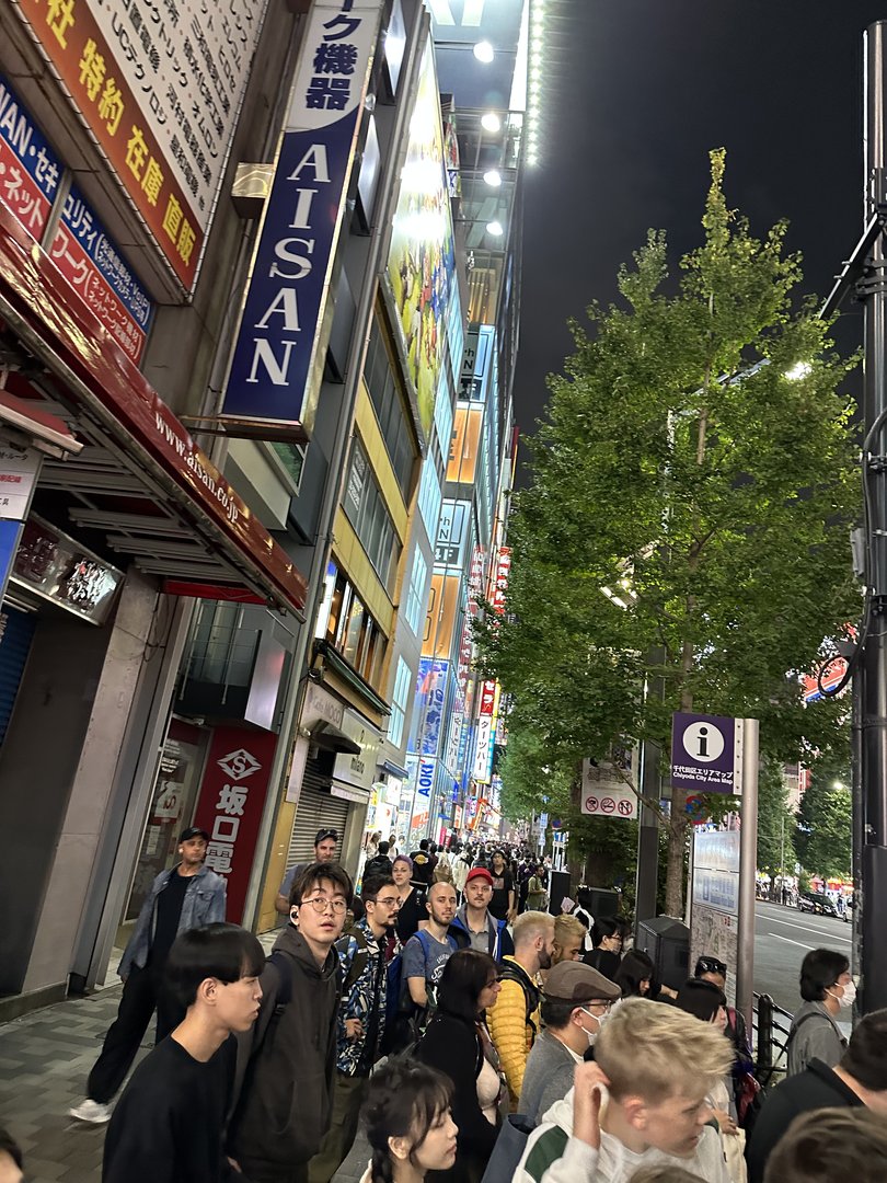 saturday night crowds in akihabara are NO JOKE. dan caught this while we were trying to find the retro gaming store christina wanted to check out