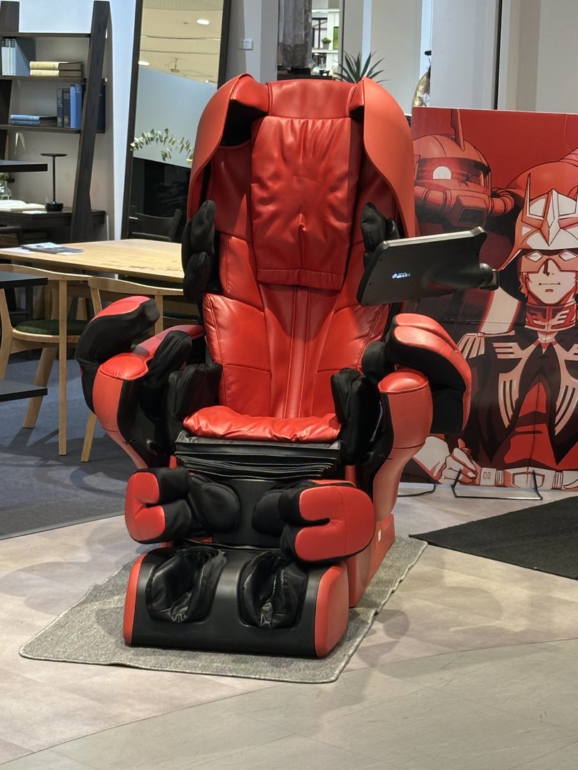 found this EPIC gundam-themed massage chair at a cafe in shibuya. japan really knows how to level up their relaxation game