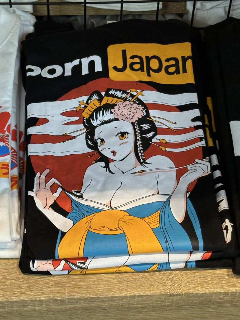 spotted this WILD anime-style t-shirt design in a shibuya shop - mixing traditional geisha vibes with modern pop art