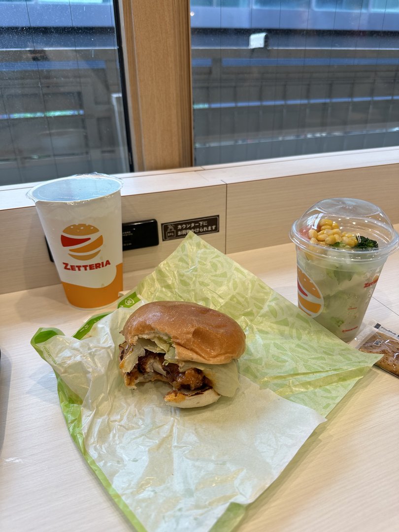 quick lunch stop at ZETTERIA in shibuya - dan's first taste of japanese fast food burgers